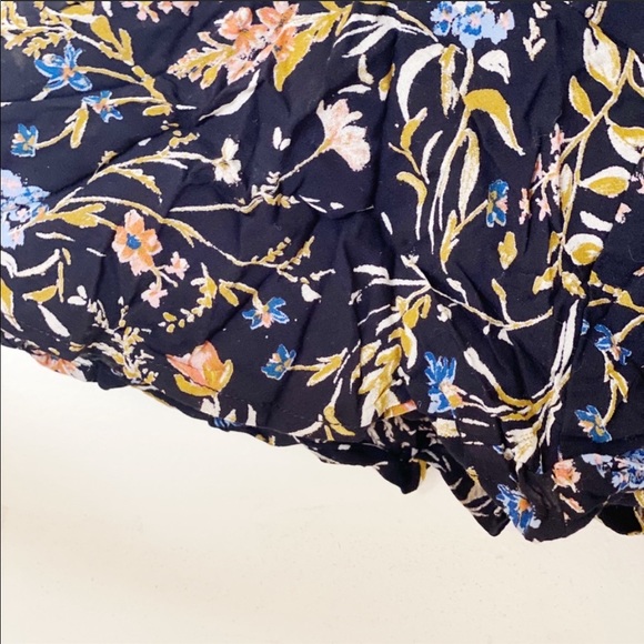 Urban Outfitters Floral Flutter Shorts - Picture 4 of 5